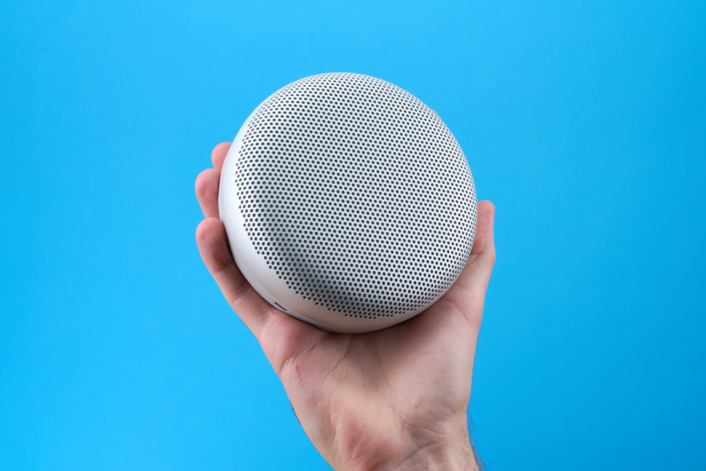 Bang & Olufsen Beosound A1 (3. Gen.) – In der Hand