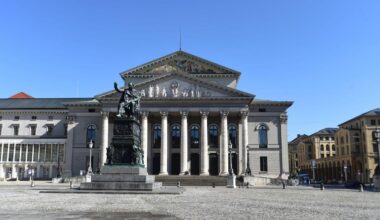 Der Max-Joseph-Platz in München ist jetzt grün