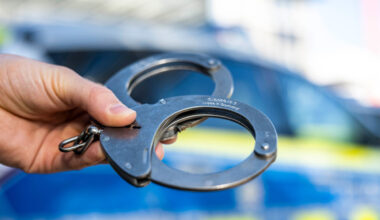 Mit Messer bewaffnet: Mann überfällt Bank in Münster