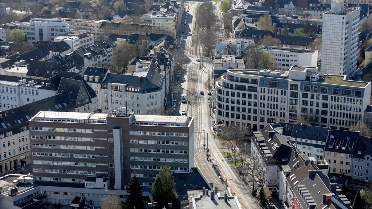 Essen: Mann tötet Vater und hält Freundin als Geisel | Regional