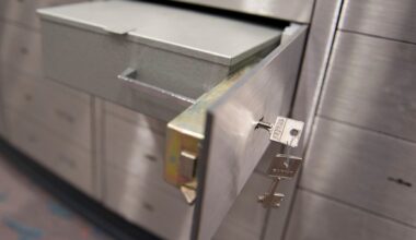 Karlsruhe: Betrug! Betrüger-Paar leert heimlich Tresore und klaut Wertsachen | Regional