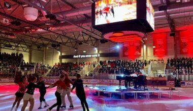 Festliche Stimmung im Sparkassen-Eisdom: Wo an anderen Tagen die halleschen Saale Bulls um Tore und Punkte kämpfen, wurden jetzt erstmals Weihnachtslieder (mit)gesungen. Mehr als 3.200 Gäste waren dabei - die Stimmung war grandios.