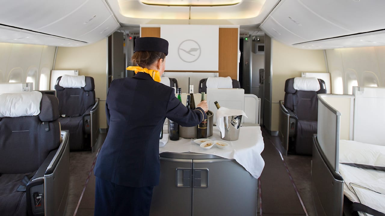 Rechtsstreit um Ticket-Trick: Stewardess verpetzt Stammgast bei Lufthansa | Leben & Wissen