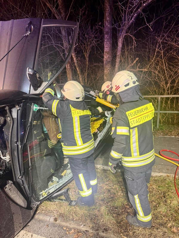Eppstein im Taunus - Am späten Dienstagnachmittag kam eine Frau mit ihrem Fahrzeug zwischen Vockenh
