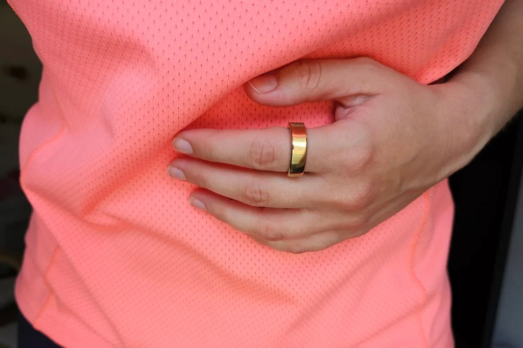 Smart Ring vor Sportshirt