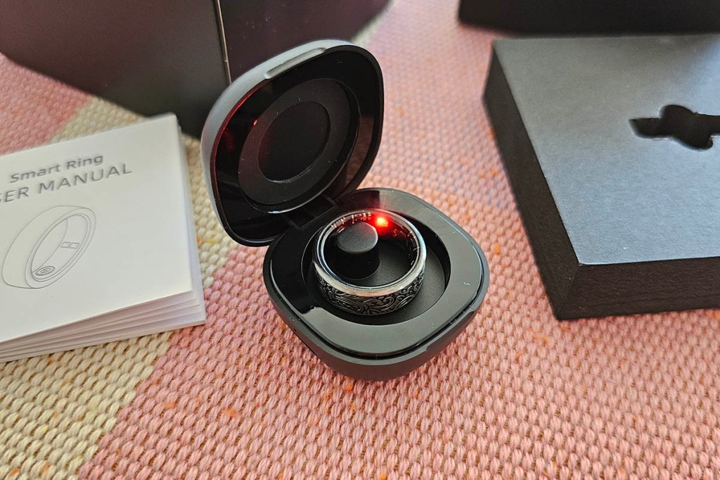 Smart Ring in Lade-Case