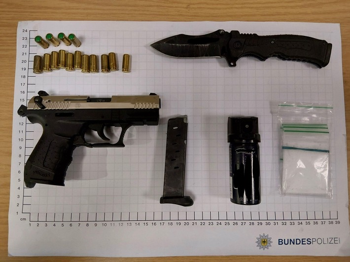 BPOL NRW: Beamter muss ins Krankenhaus - Bundespolizei verhaftet mutmaßlichen Drogendealer nach Angriff