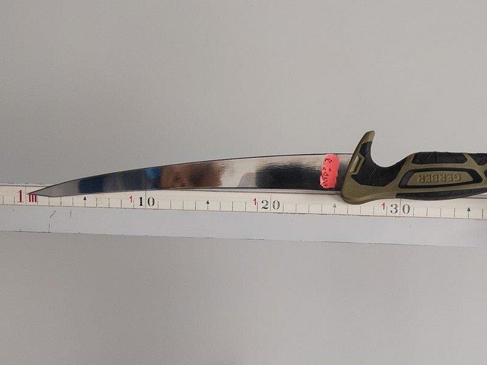 BPOL NRW: Zweitverstoß gegen Allgemeinverfügung: Bundespolizei kontrolliert 59-Jährigen mit Messer am Kölner Hauptbahnhof