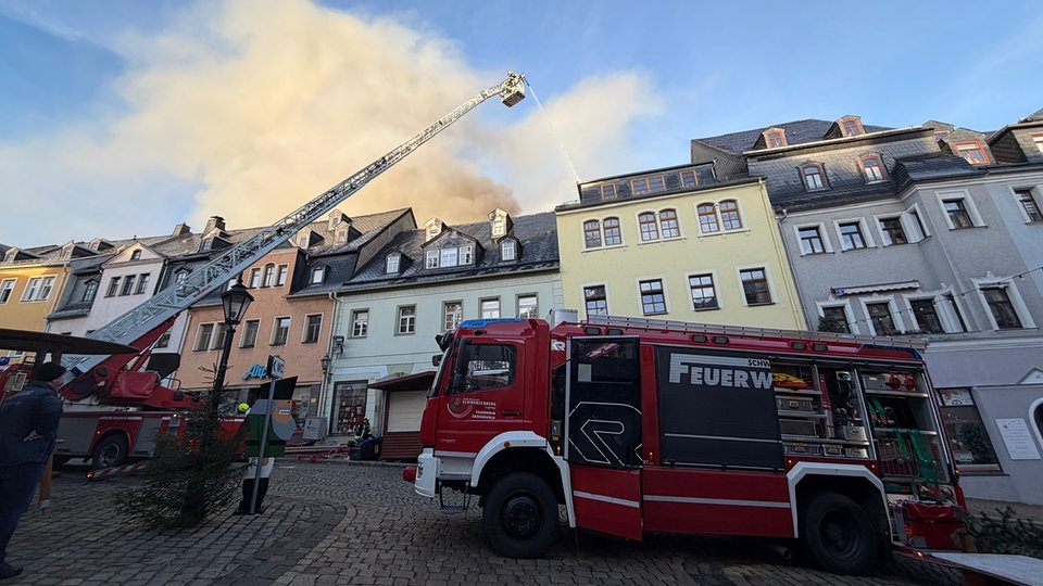 Dachstuhlbrand am Schwarzenberger Markt | MDR.DE