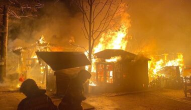 Scheunenbrand auf Kinder- und Jugendfarm: Großeinsatz an Heiligabend