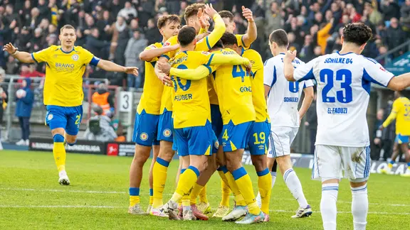 Jubel bei den Spielern von Eintracht Braunschweig