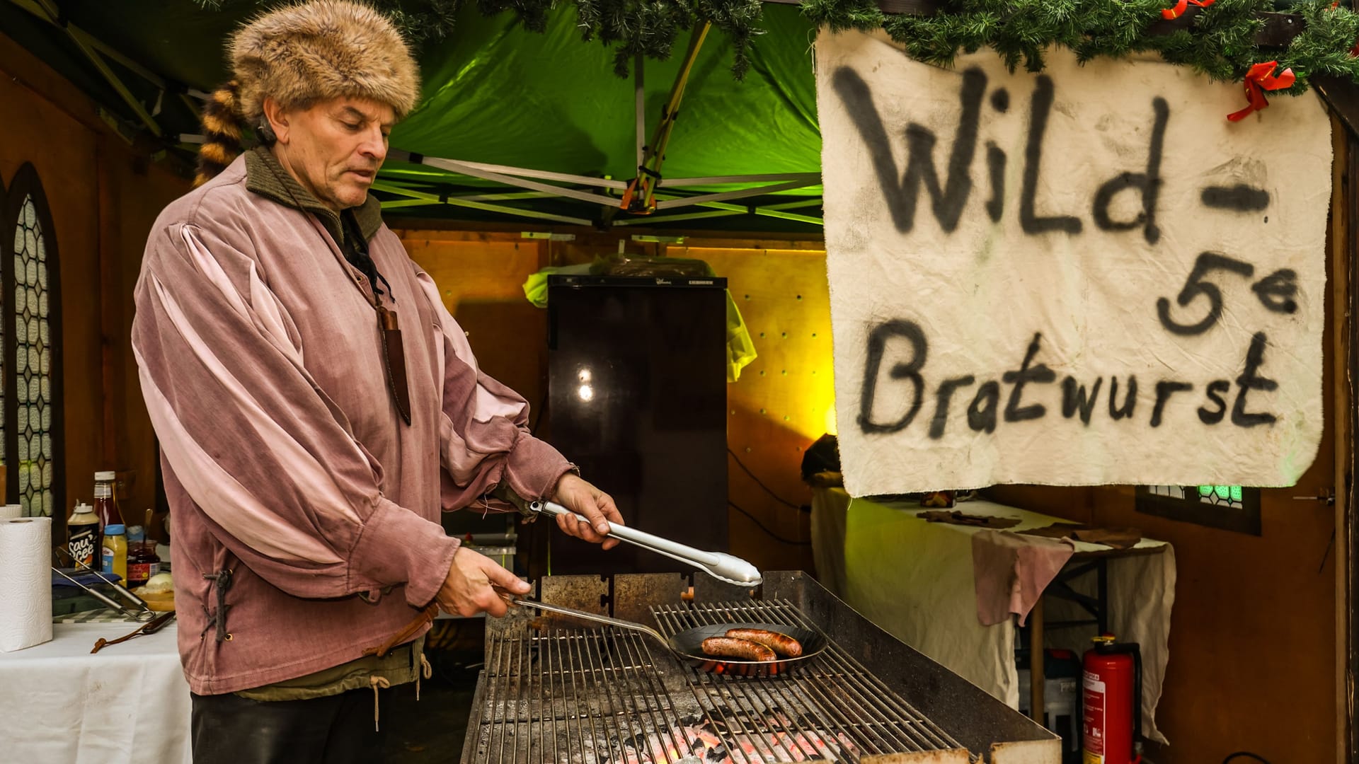 Budenbetreiber auf einem Mittelaltermarkt (Symbolfoto): Der Mittelaltermarkt nahe Bremen hat an insgesamt drei Tagen geöffnet.
