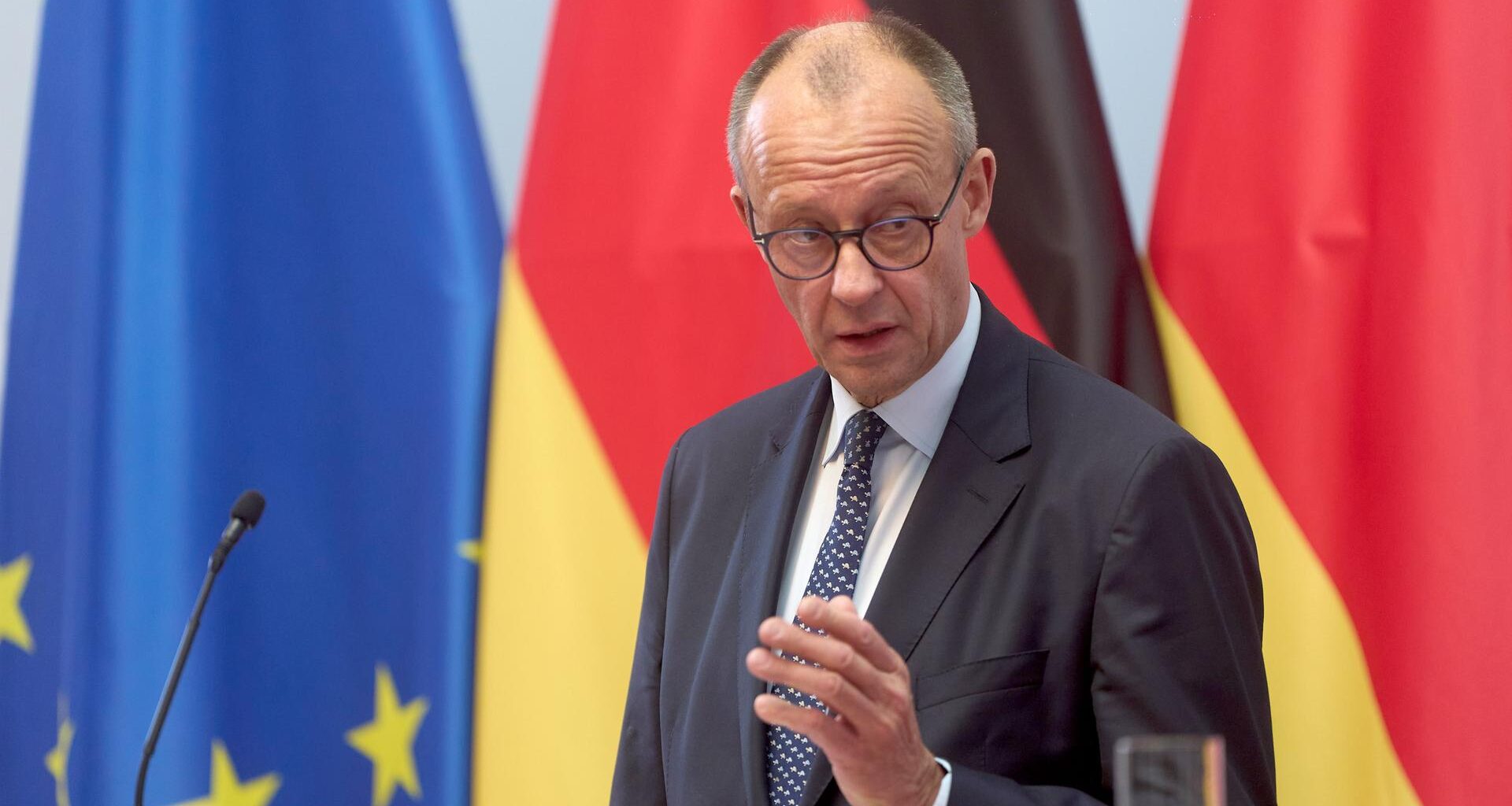 Mainz: Bundeskanzler Friedrich Merz (CDU) spricht bei einer Pressekonferenz im Rahmen seines Antrittsbesuchs in Rheinland-Pfalz.