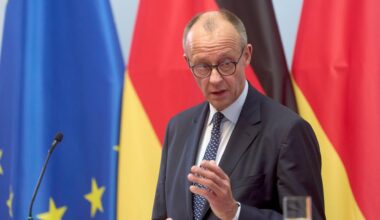 Mainz: Bundeskanzler Friedrich Merz (CDU) spricht bei einer Pressekonferenz im Rahmen seines Antrittsbesuchs in Rheinland-Pfalz.