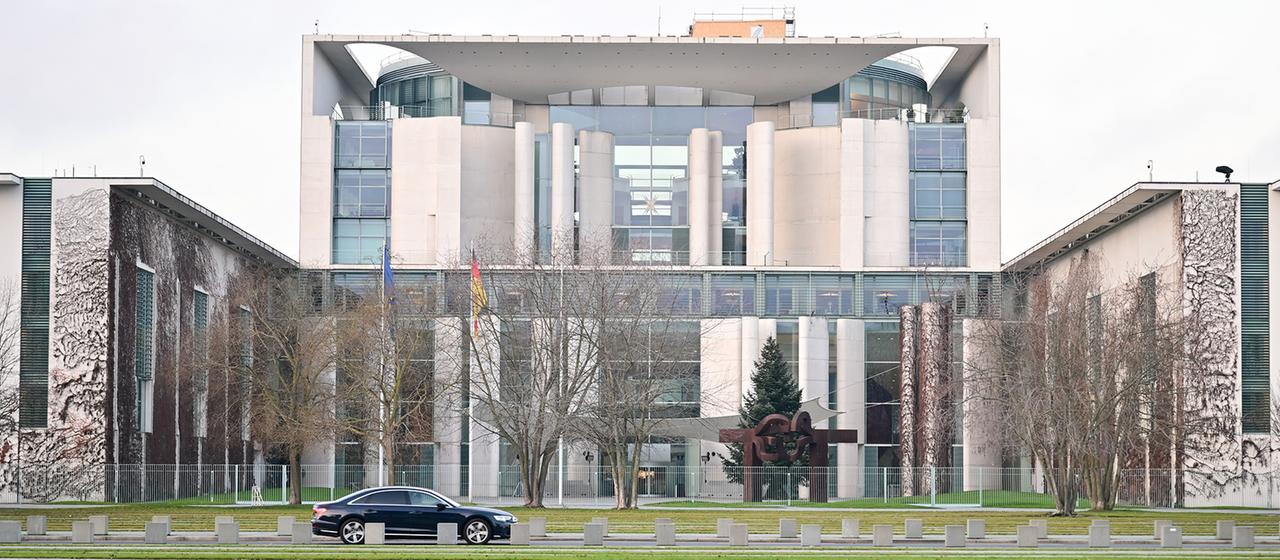 Blick auf das Bundeskanzleramt in Berlin. | dpa Blick auf das Bundeskanzleramt in Berlin.