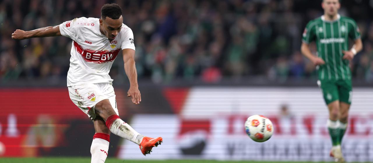 Jamie Leweling beim Torabschluss