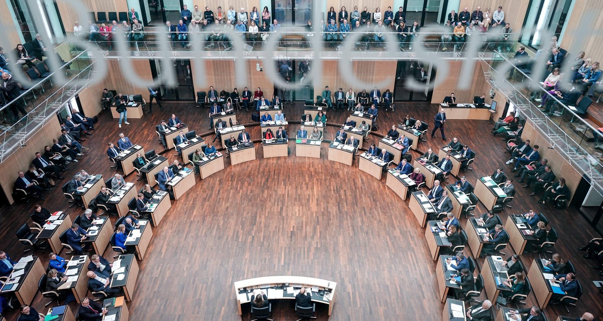 Blick von oben in den Bundesrat