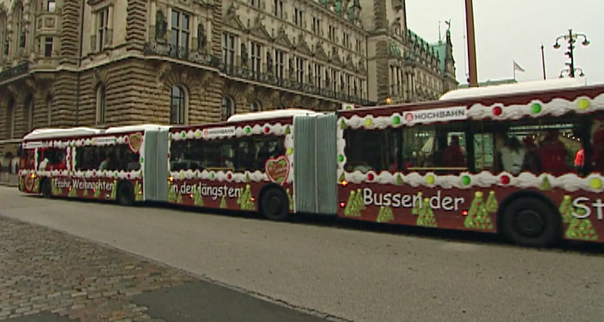 Hamburgs Doppelgelenkbus bot Platz für 140 Fahrgäste