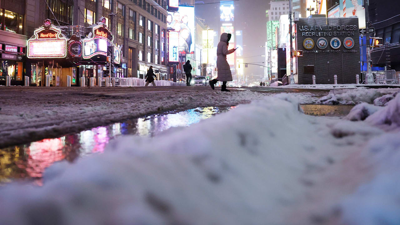 Wintersturm trifft New York: Flug-Chaos nach Weihnachten | News