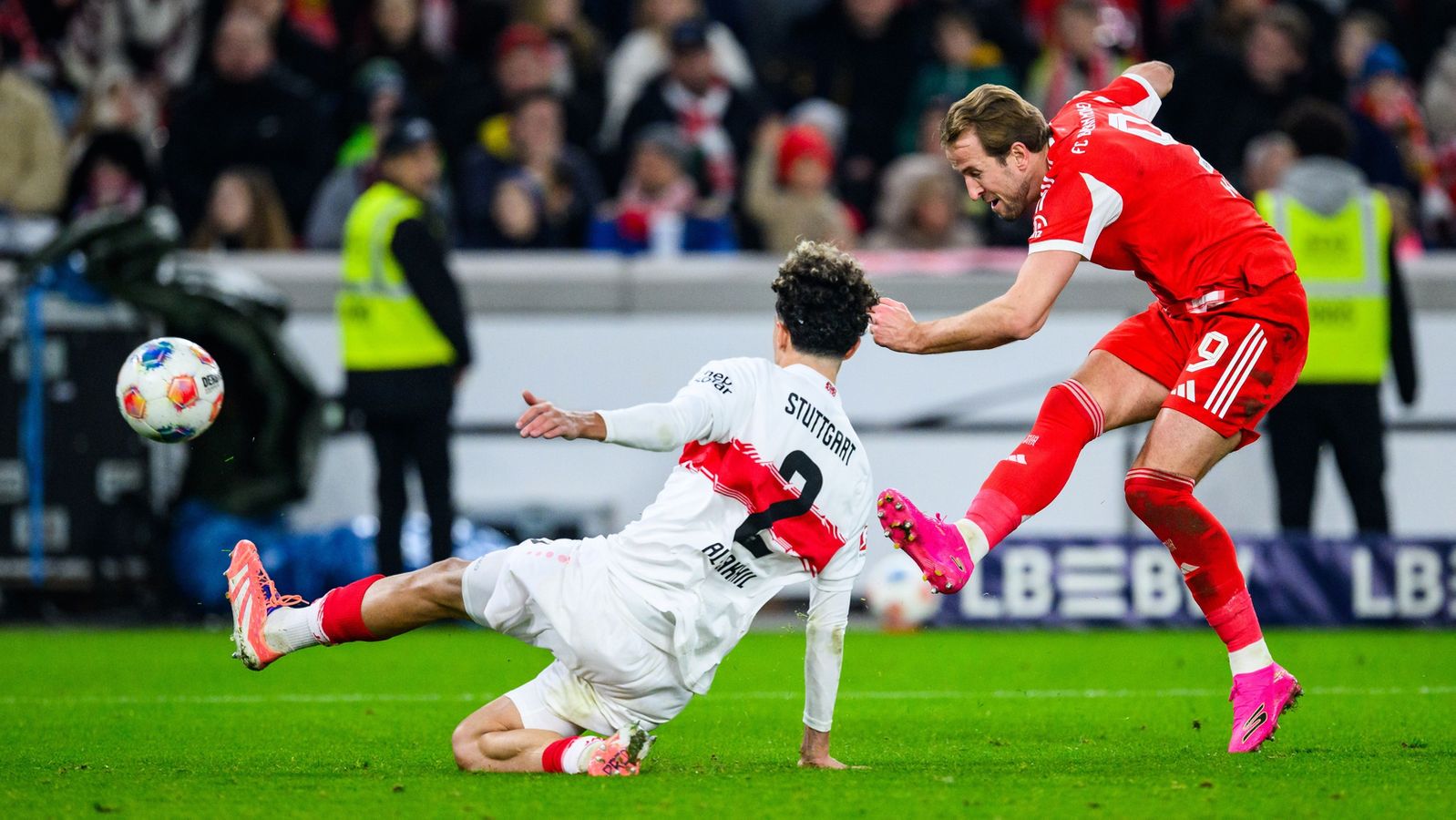 Dank Kane-Hattrick: FC Bayern schlägt Stuttgart deutlich