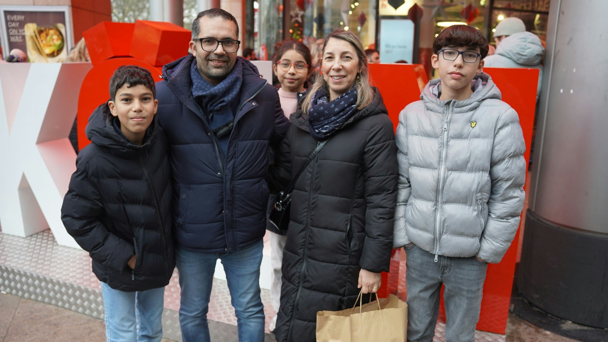 Younes Zanki und Familie