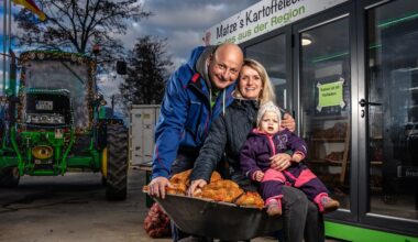 Bauer Mathias Bittner mit seiner Partnerin Eileen Kiesewetter und der gemeinsamen Tochter Julia.