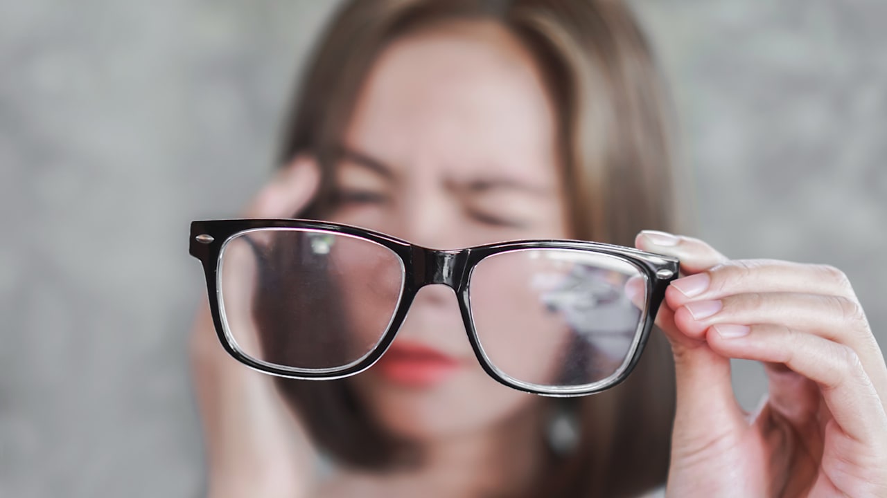 Migräne: Helfen Migräne-Brillen wirklich gegen die Schmerzen? | Leben & Wissen