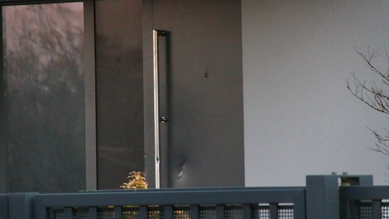 Mordkommission ermittelt: Kugelhagel auf Villa von Berliner Clan-Boss | Regional