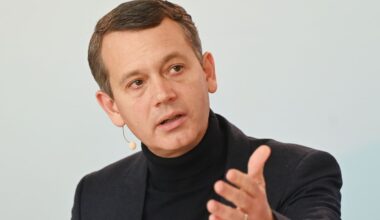 Rossmann und dm wehren sich: Shitstorm um AfD-Einladung | Politik