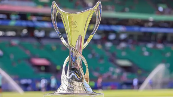 Der Pokal der Frauenfußball-Champions League | picture alliance / HMB Media | Hendrik Hamelau Der Pokal der Frauenfußball-Champions League