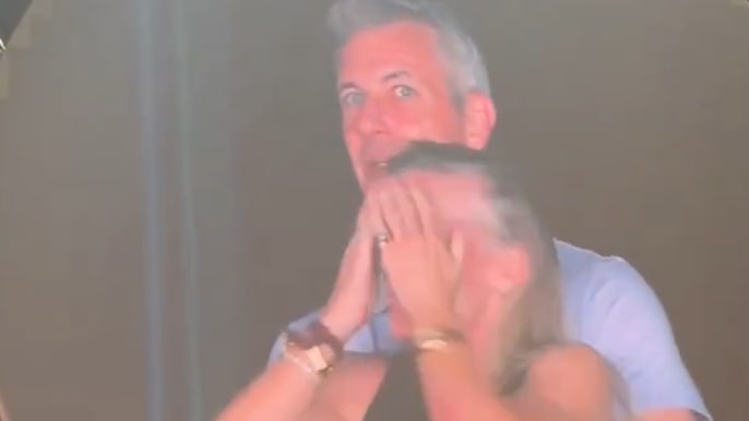 Coldplay-Konzert: „So beschämt und so entsetzt“ – Kiss-Cam-Frau bricht nach Monaten ihr Schweigen