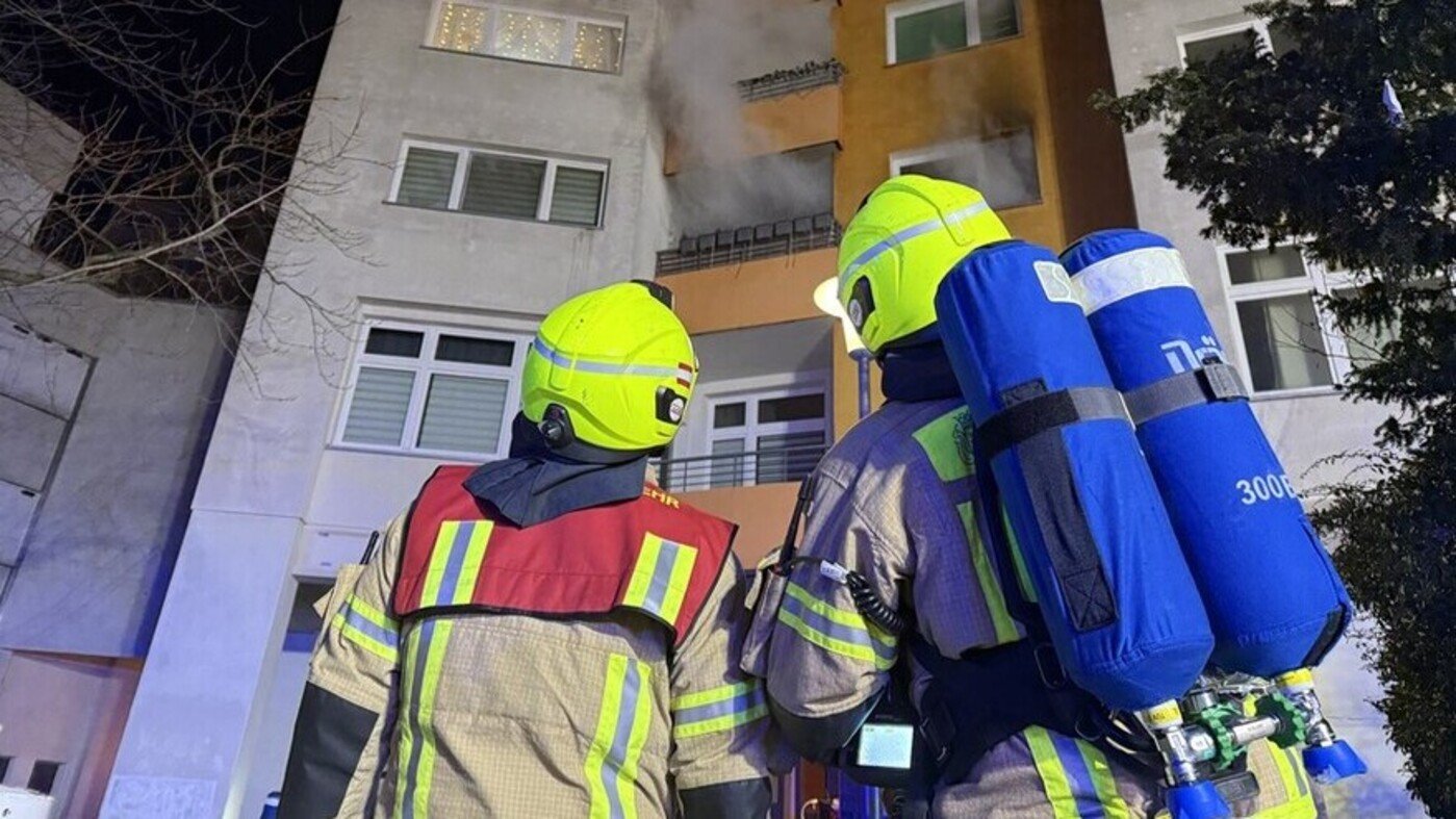 Mindestens drei Verletzte bei Hochhausbrand in Berlin-Spandau