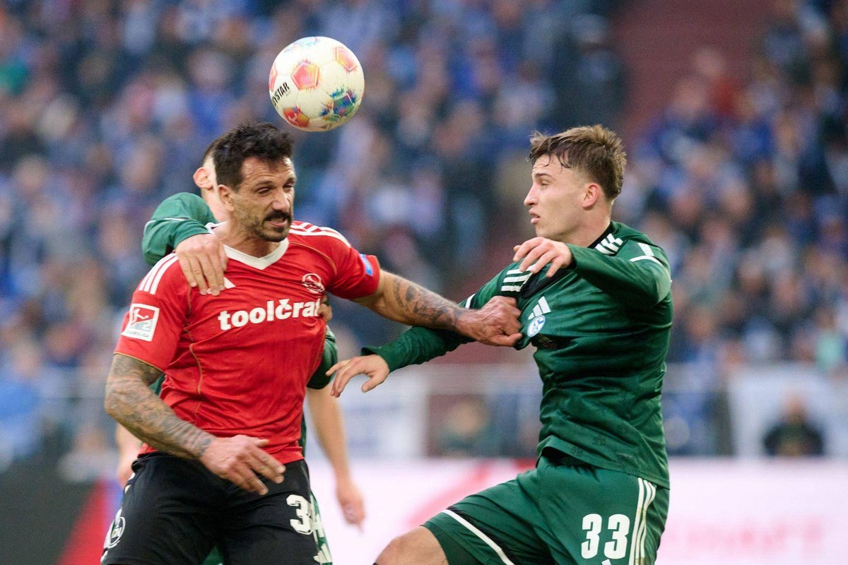 Gelsenkirchen | Youngster Becker führt Schalke zur Herbstmeisterschaft