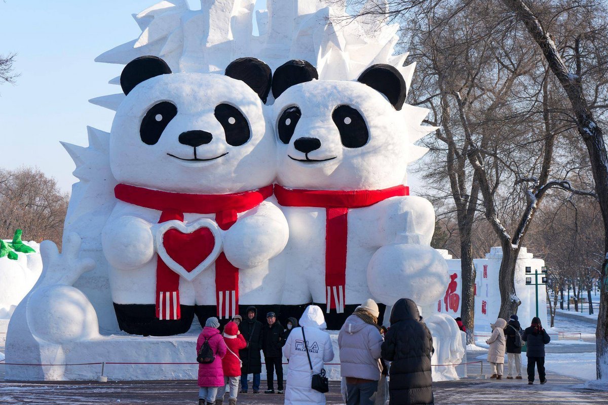 Harbin | Eis- und Schneeskulpturen ziehen Besucher nach Harbin