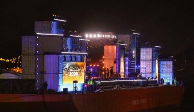 Hamburg | Tausende feiern bei ZDF-Silvestershow im Hamburger Hafen