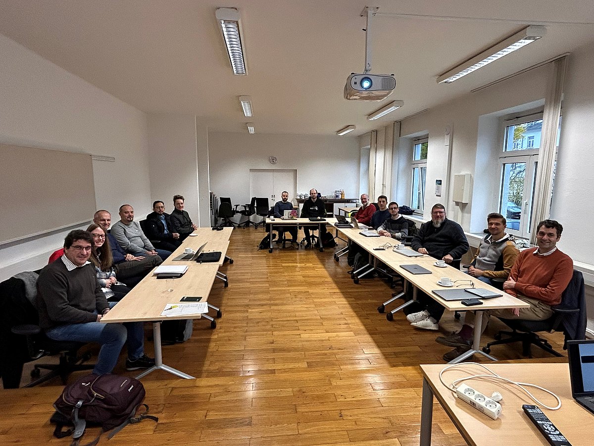 DFG fördert Wuppertaler Spitzenforschung zur Grundkraft der Natur weiter