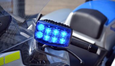 Am S-Bahn-Halt gibt es unvermittelt Schläge