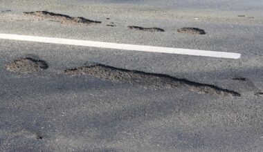 Autobahnkreuz Bielefeld: Schlagloch beschädigt mehrere Autos