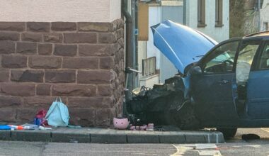 Unfall in Baden-Württemberg: Autofahrer fährt zwei Kinder auf Gehweg an | Regional