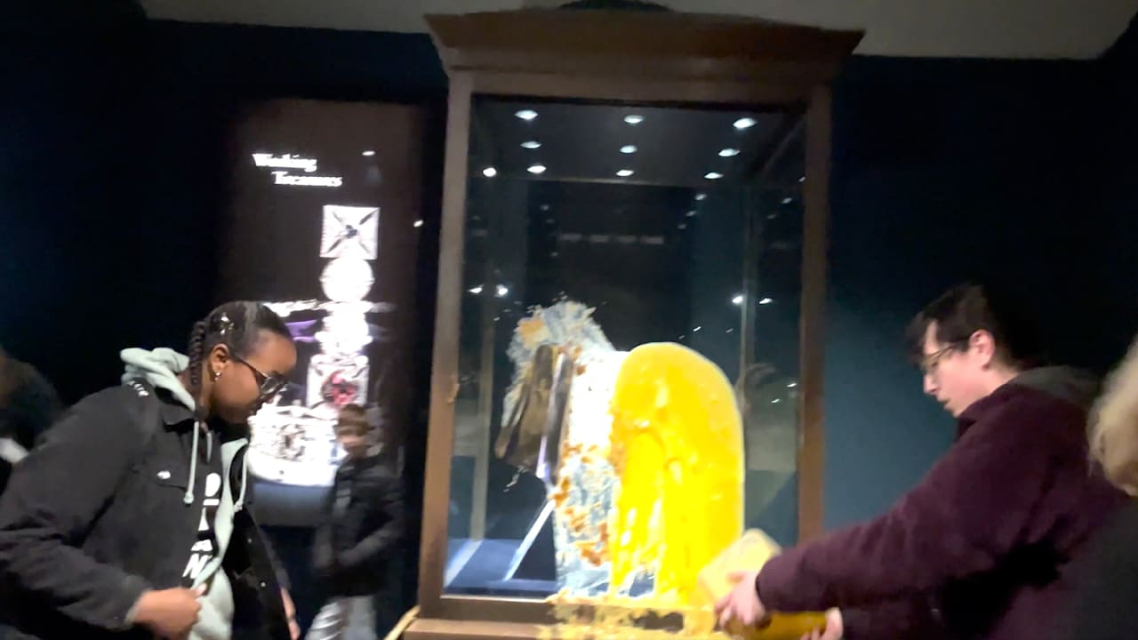 Tower of London dicht: Kuchen-Aktivisten attackieren Kronjuwelen | News