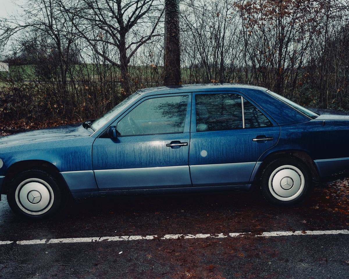 Der Mythos des deutschen Autos ist geplatzt. Was bleibt von einem Land, das sich über seine Motoren definierte? Ein Besuch bei einem Mercedes-Klub in Stuttgart