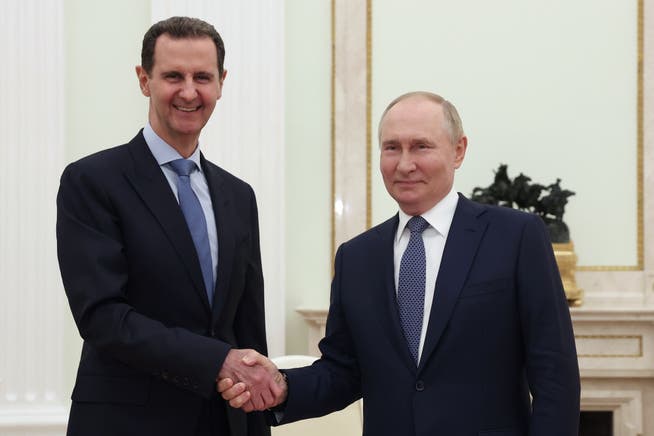 Wladimir Putin ist nicht der Erste im Kreml, der Diktatoren wie Bashar al-Asad Asyl gewährt.