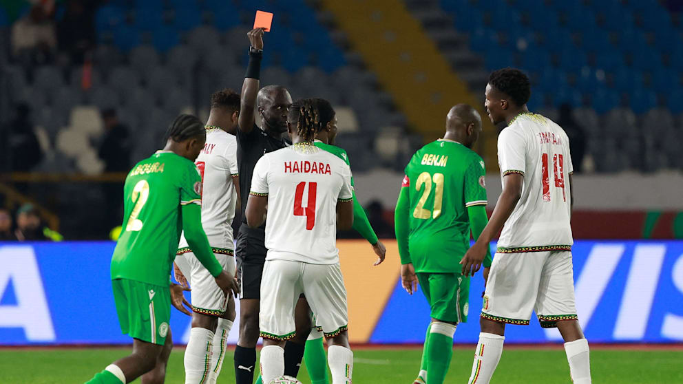 Afrika-Cup: Bundesliga-Star fliegt mit Rot vom Platz