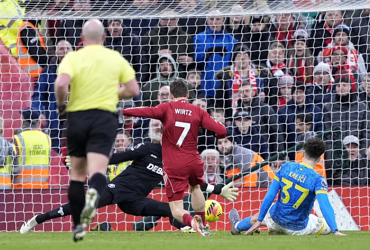 Das erste Tor: Florian Wirtz trifft gegen Wolverhampton erstmals für Liverpool.