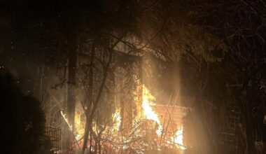 FW-E: Brand einer Gartenlaube am Heilig Abend in Essen-Frintrop - Feuer greift auf ...