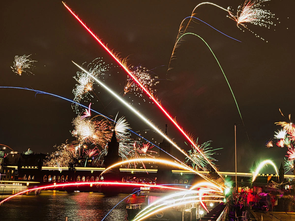 Jahreswechsel - Feiern, Fahrpläne, Verbote – Das gilt in Berlin an Silvester - Gesellschaft