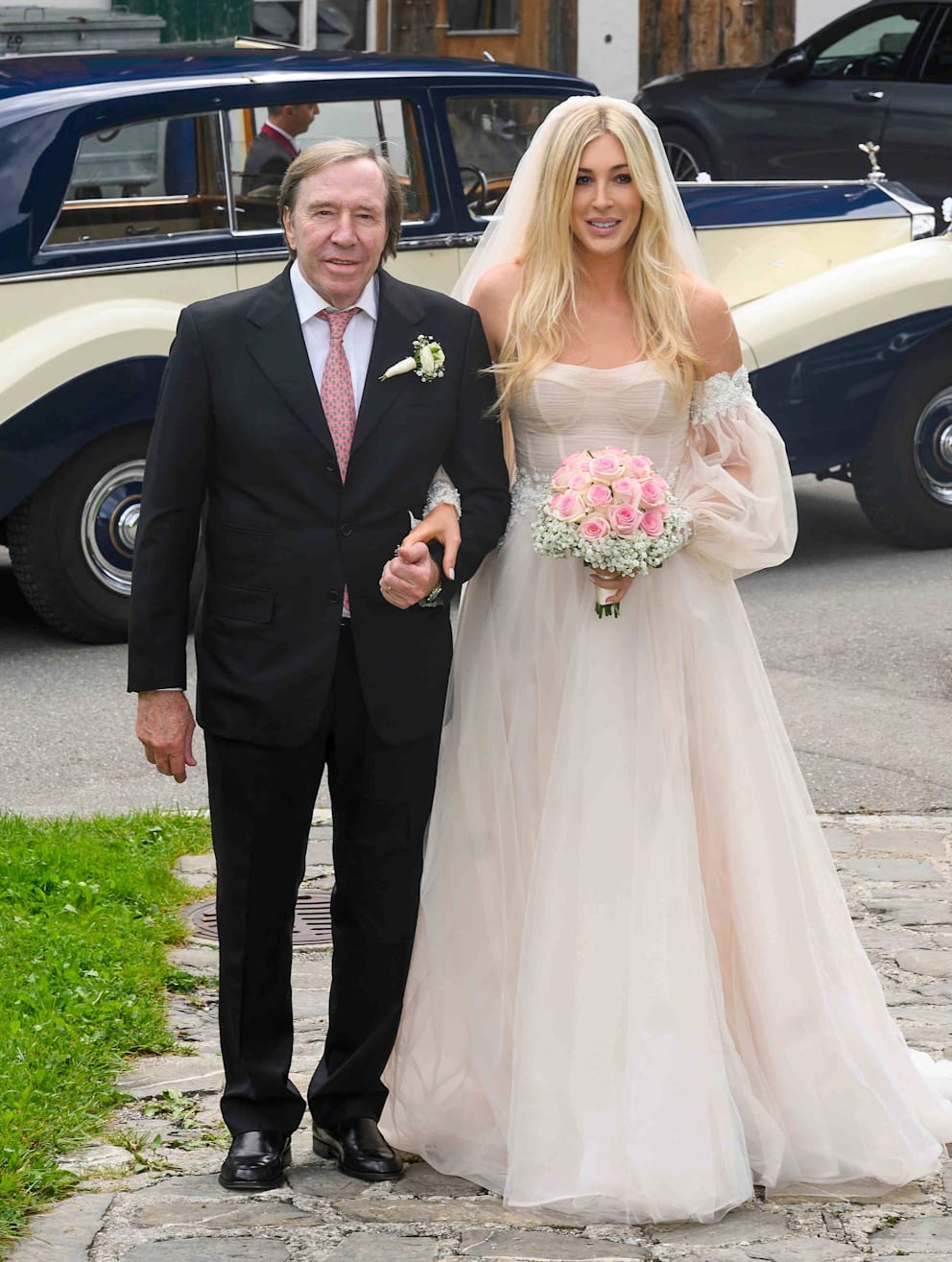 Im September 2021 führte Günter Netzer seine schöne Tochter zum Altar