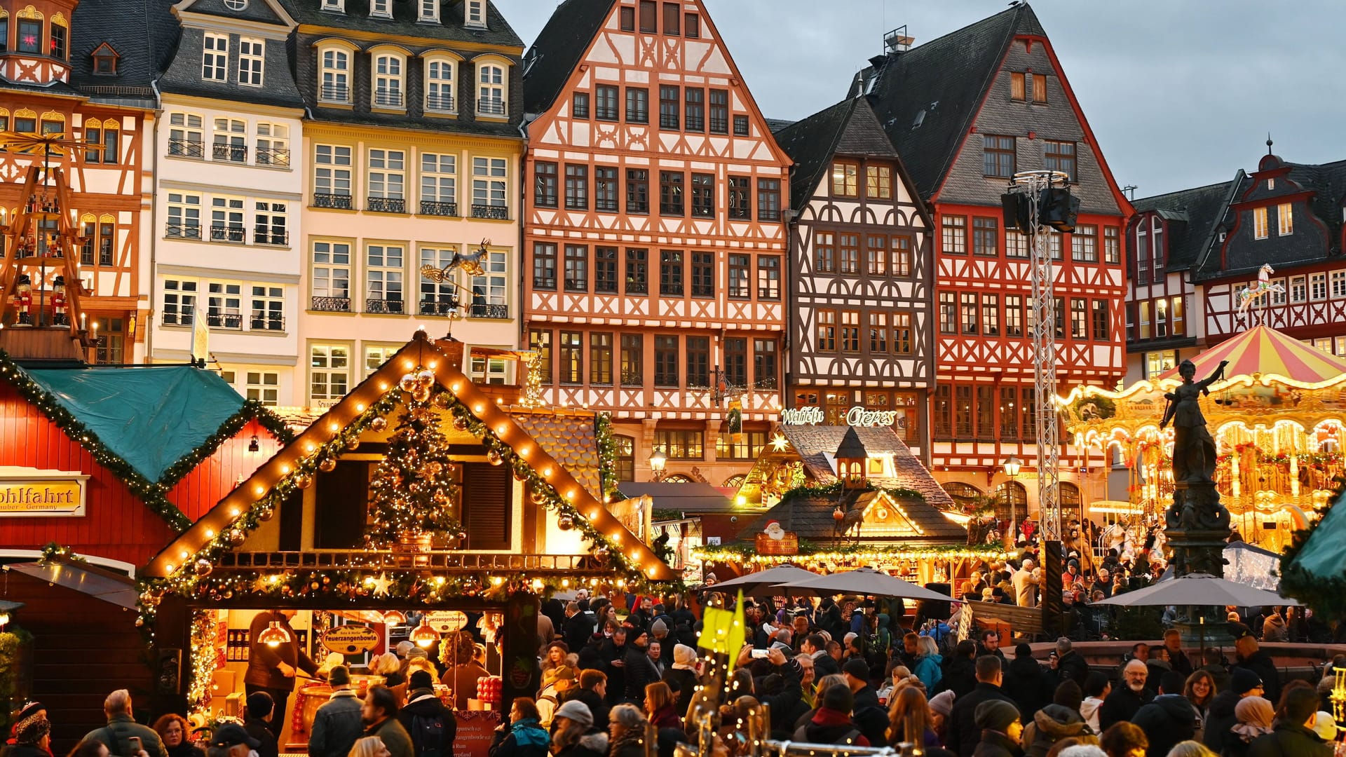 Der Weihnachtsmarkt auf dem Frankfurter Römer (Archivbild): Der Weihnachtsmarkt auf dem Frankfurter Römer (Archivbild):