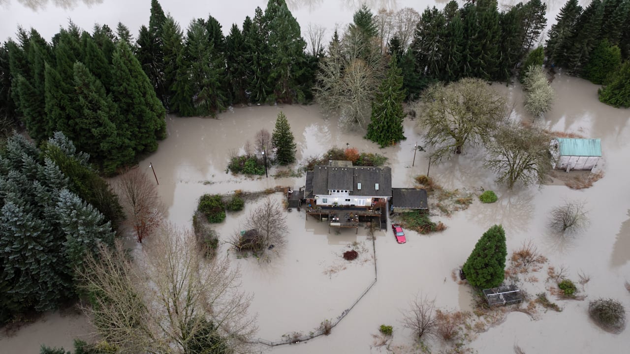 Überflutungen in USA & Kanada: Zehntausende fliehen | News