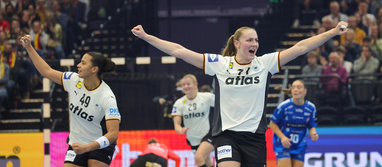 Deutschlands Viola Leuchter bejubelt einen Treffer